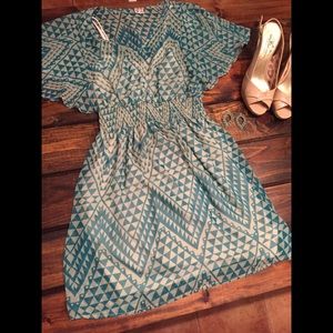 Summer dress with open sleeves.